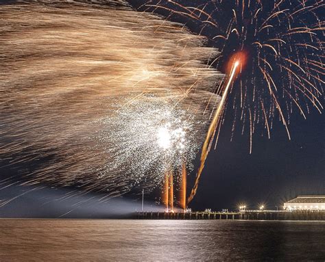 Crowds flock to fireworks - Clacton Pier