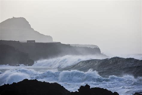 Vis O Aviso Amarelo Para Faro E Ilhas Do Grupo Central Dos A Ores