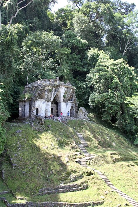 Templo De La Cruz Foliada Area Of Palenque Ruins Palenque Flickr