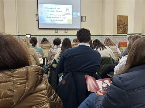 EDUCAR HOY Y MAÑANA CON MÁS CORAZÓN Hermanas Franciscanas de los