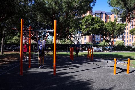 El Parque Del Oeste De M Laga Cuenta Ya Con Nuevos Aparatos Deportivos