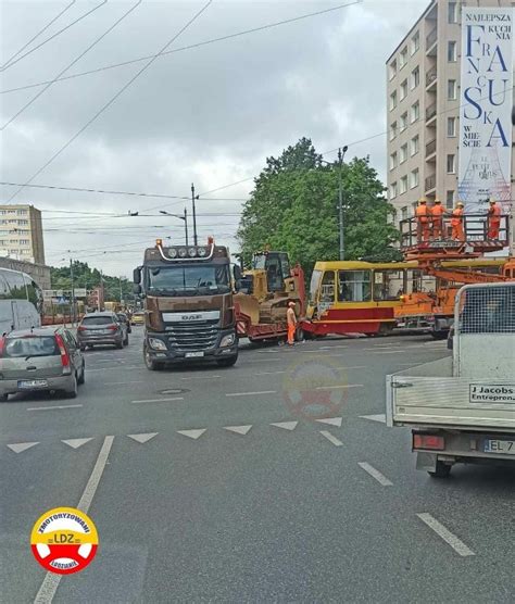 Wypadek Tramwaju Mpk D Z Ci Ar Wk Na Skrzy Owaniu Kopci Skiego Z