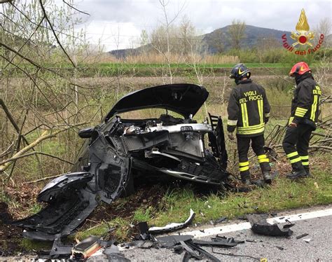 Frontale Tra Auto Sulla Strada Dell Abetone Due Feriti