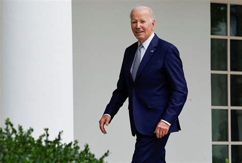 Live Updates Uaw Strikers Receive Bidens Support As He Walks Picket