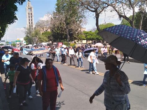 Marchan en Morelia por el Día del Maestro MEGANOTICIAS