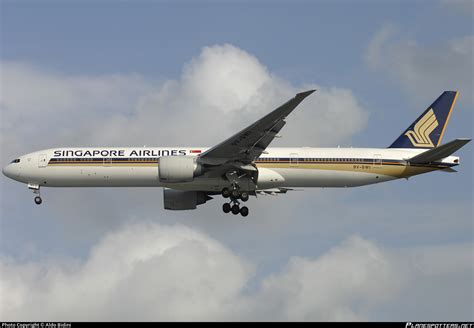 V Swi Singapore Airlines Boeing Er Photo By Aldo Bidini Id