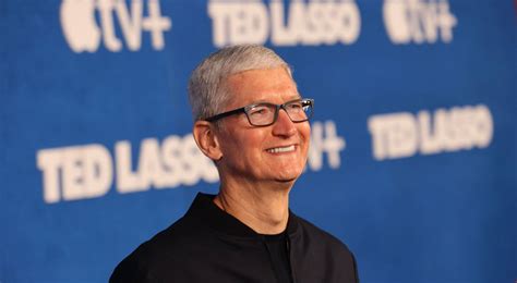 Tim Cook Got A 750m Bonus For His 10th Anniversary As Apple Ceo Complex