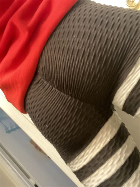 Squeeze My Ass Like These Do R Leggings