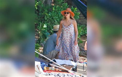 PICS Pregnant Jessica Alba Shows Off Baby Bump In A Bikini