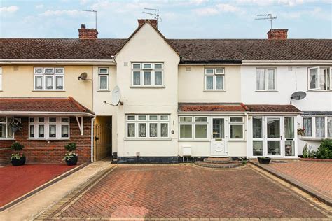 Finchingfield Avenue Woodford Green 4 Bed House For Sale £525 000