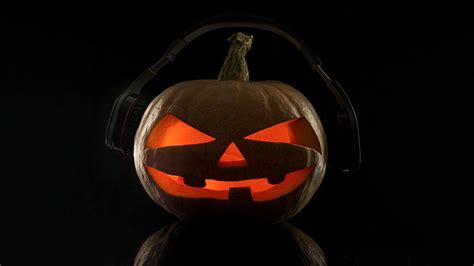 9 Halloween Podcasts For Spooky Season Xoxobella