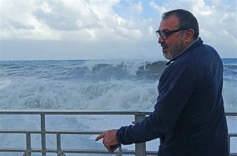 Video Mareggiata Sulla Costa Jonica Chiuso Il Lungomare Di Furci Siculo