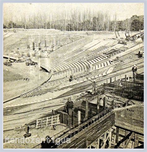 Construcción del Estadio de Futbol, Malvinas Argentinas (año 1976