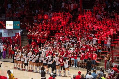 Uw Addresses Leaked Womens Volleyball Photos The Badger Herald