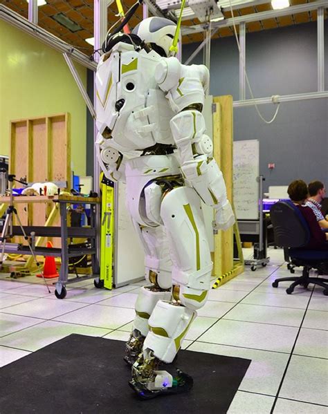 NASA Valkyrie Robot Unveiled (Video)