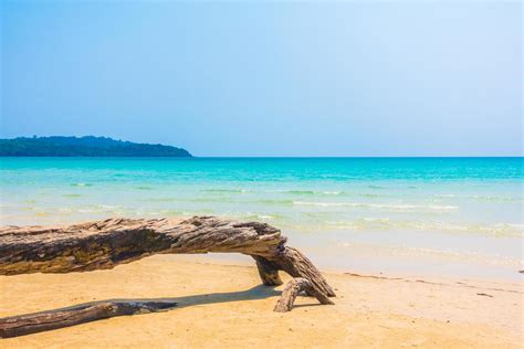 Tropical beach in Thailand 2032497 Stock Photo at Vecteezy