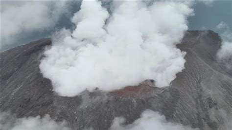 Volcanic Eruptions In Indonesia Affect Thousands Of Passengers