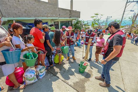 Entrega Evelyn Salgado Apoyos Humanitarios En La Colonia Ex Campo De