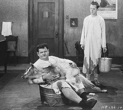 Laurel And Hardy Och Geten And Hyresvärden Bortom Bioduken