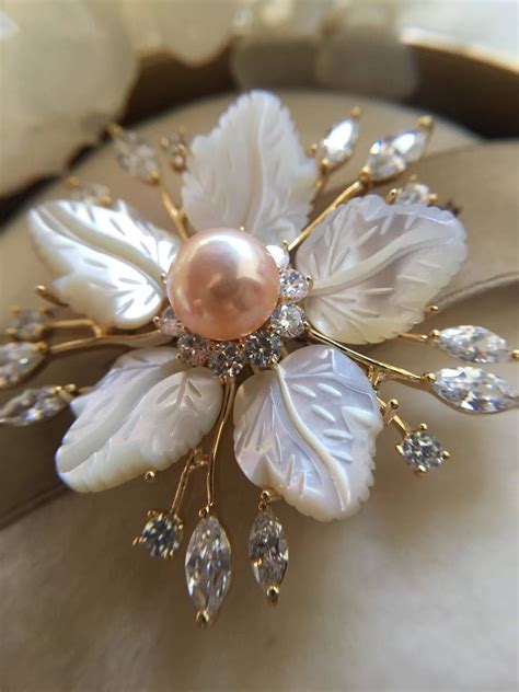 Mother Of Pearl Flower Brooch Glossy Much Like A Blooming Flower 57