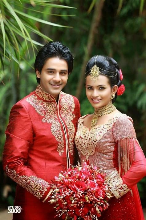 Popular Actor Saranga Disasekara And Singer Umali Thilakaratne Wedding