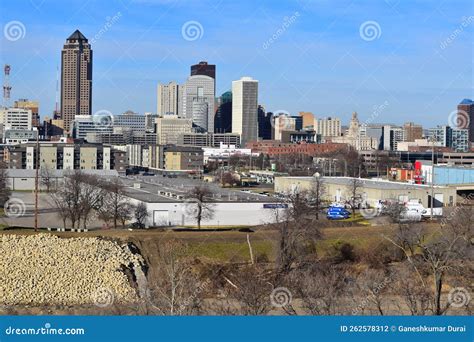 Des Moines, Iowa - November 26, 2022: Des Moines Skyline from EMC ...