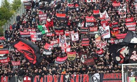 Milan A Rapporto Con Gli Ultras Cosè Successo Sotto La Curva La