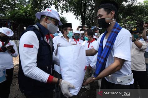 Relawan Indonesia Bersatu Beri Sembako Mahasiswa Perantauan Di Jakarta