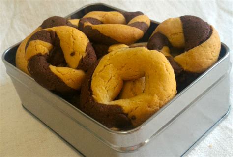 Biscotti Bicolore Di Pasta Frolla Con Farina Di Riso A Tavola Da Daniela