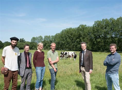 Le Pr Fet Visite Une Ferme Bio Journal Paysan Breton