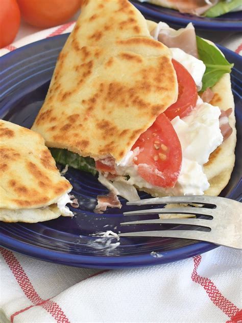 How To Make Italian Piadina Flat Bread Sandwhich Recipes Recipes