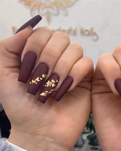 40 Beautiful Nail Design Ideas To Wear In Fall Nude Brown Gold Leaf