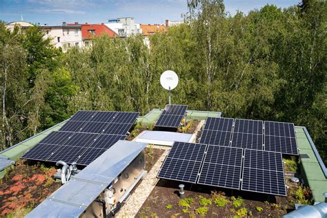 Photovoltaik Oder Gr Ndach Welche L Sung Spart Mehr