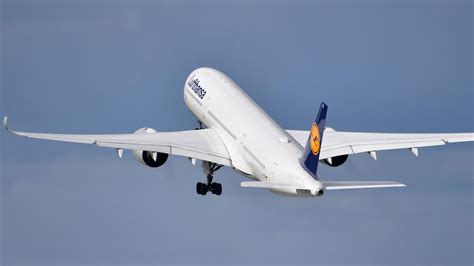 Lufthansa A Has To Make An Emergency Landing In Angola German