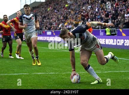 England S Tommy Makinson Scores Their Side S Fourth Try During The