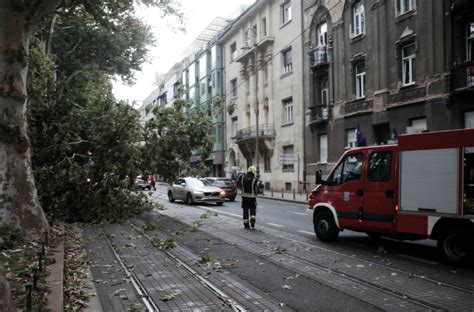 Nevreme Pogodilo Hrvatsku I Sloveniju Vetar Obarao Krovove I Drve E