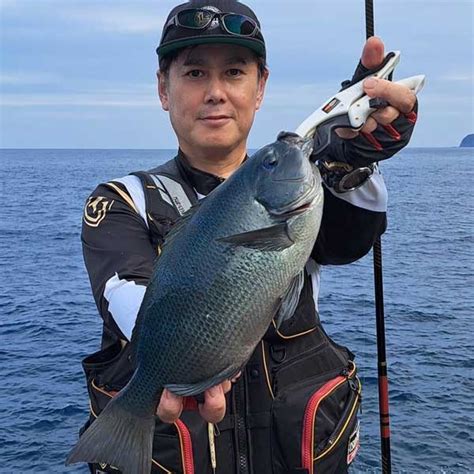 釣果レポート 秋の甑島 高水温ながら工夫次第で大型グレが楽しめます！ 株式会社浜市 総合釣り餌メーカー 釣らせ名人