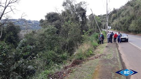 Ve Culo Sai Da Pista E Por Pouco N O Cai No Rio Do Peixe Em Capinzal