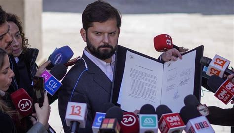 Frei Lagos Bachelet Piñera y Boric firman declaración condenando el