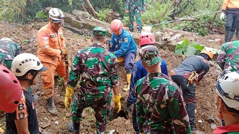 Pencarian Korban Longsor Di Bogor Dihentikan Sementara 4 Orang Masih