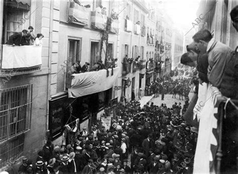 Solemne Momento De Descubrir La Lápida Colocada En La Casa Donde Vivió En Esta Archivo Abc