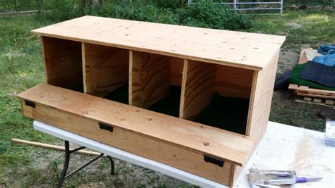 Diy Roll Out Chicken Nesting Boxes