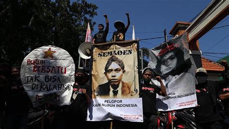 Poster Marsinah Dan Semaoen Warnai Aksi May Day Di Surabaya