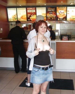 Amateur Flashing Porn Pics PICTOA