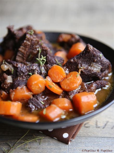 Daube De Joue De Boeuf Aux Carottes Et Vin Rouge