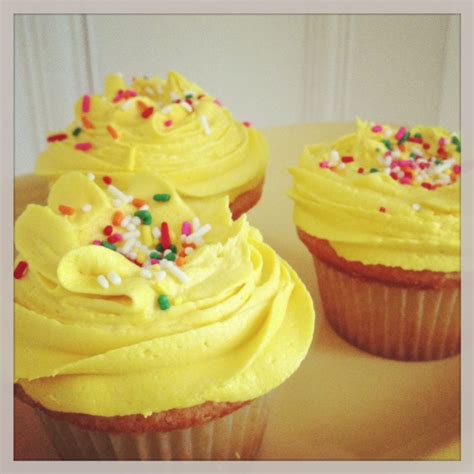 The Martha in Me: Yellow Cake - Birthday Cupcakes