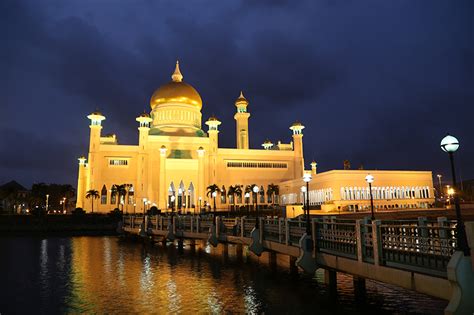 Sultan Omar Ali Saifuddin Mosque-World Lighting Journey | Lighting ...