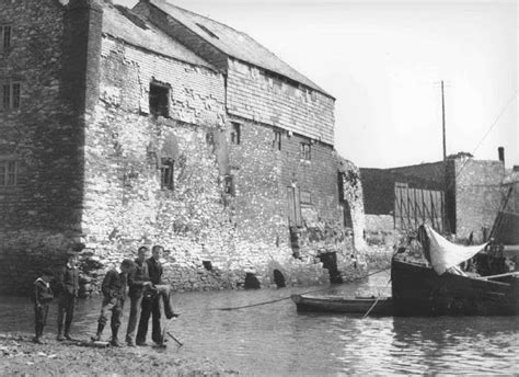 60 Incredible Vintage Photographs That Capture Everyday Life In Plymouth From The Early 20th