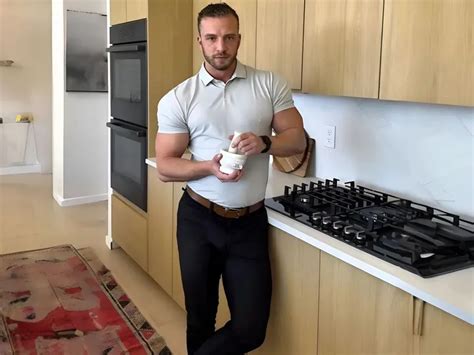 Stripper Real Estate Agent And His Sex Tapes ThisVid