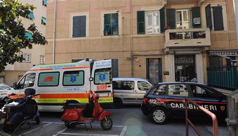 Operaio Travolto Da Un Carrello Al Porto Di Genova Mentre Lavora Salvo